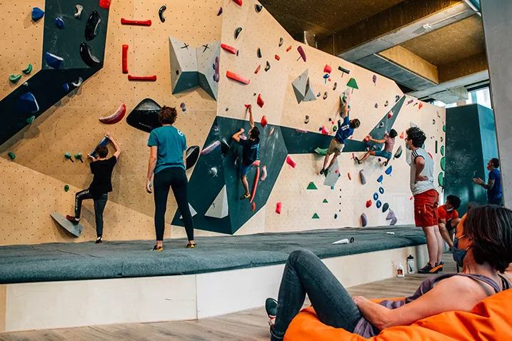 Climbing District