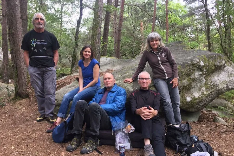 Gilles Rotillon, entouré des copains à Bleau
