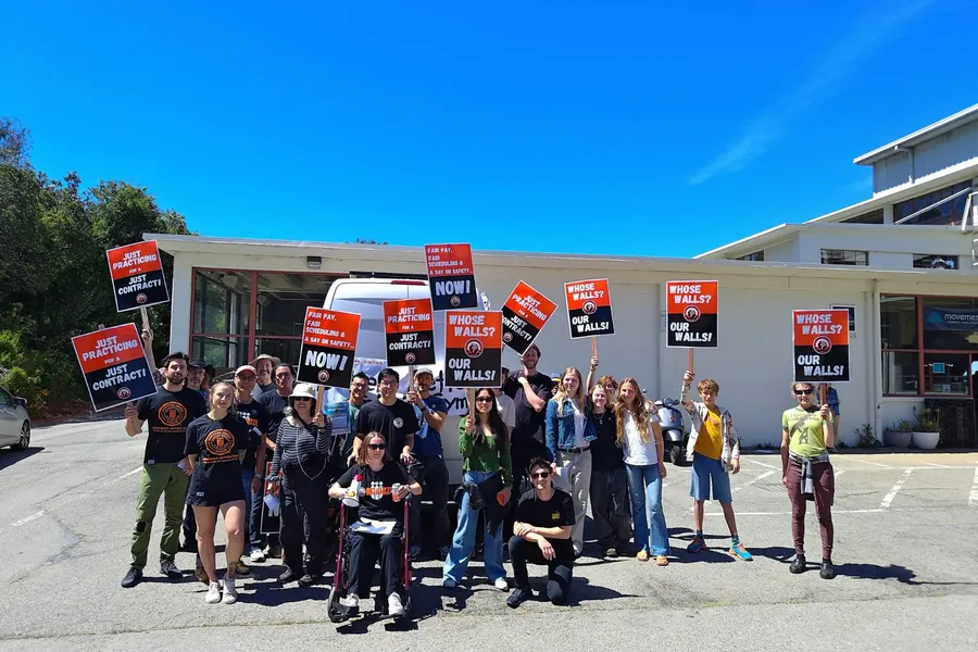 Les salarié·e·s de Movement Gym lors du « piquet d'entraînement » à San Francisco, le 20 juin 2026