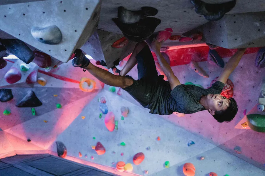 Grimpeur escalade bloc